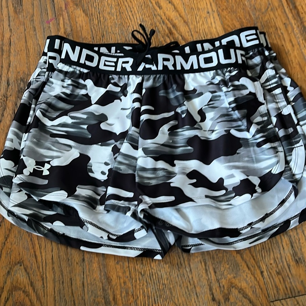 Girls under armour play up printed shorts black